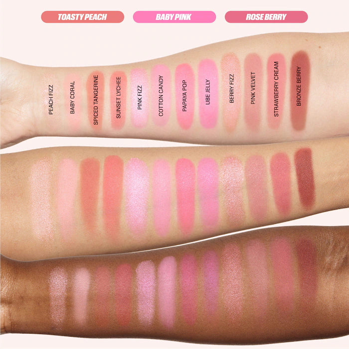 HUDA BEAUTY 
Blush Filter Blurring Blushlighters Palette